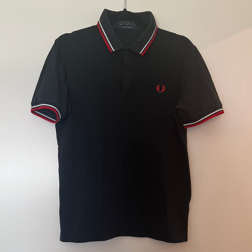 The Fred Perry shirt, twin tipped polo in black, red, white. S. mod punk oi